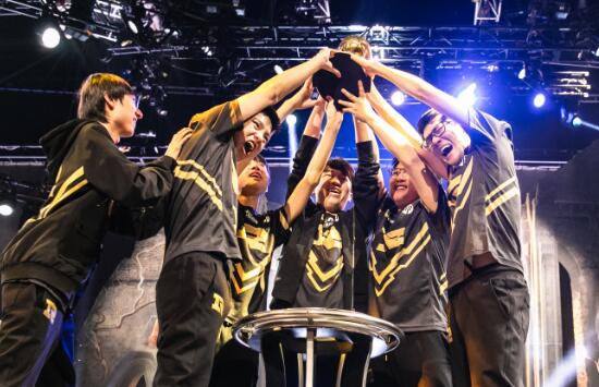 RNG夺冠：震惊整个网络，Uzi成人生赢家