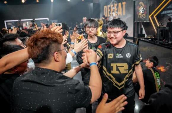 骄兵必败，UZI 从此再无人欠你那一个世界冠军