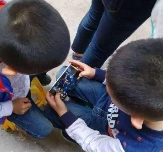 以后腾讯的游戏要刷脸才能玩，熊孩子或永久不能坑队友了