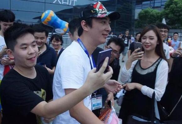 电子竞技王思聪，靠游戏5年赚了60个亿