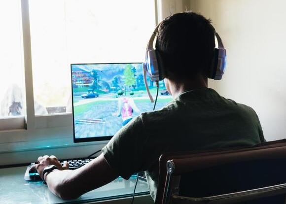 14岁黑客劫持堡垒之手游私人账户,“每周赚数千英镑” 14岁黑客劫持堡垒之手游私人账户,“每周赚数千英镑”