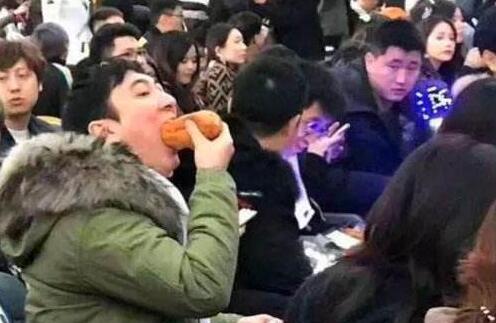 商业天才！王思聪“吃热狗”表情已申请专利