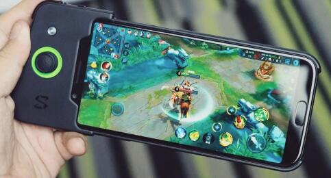 玩手游游戏是手机好用还是平板好用？