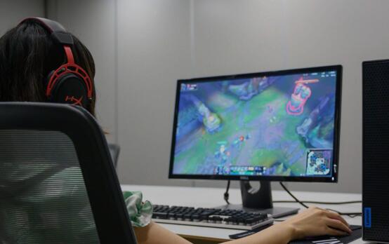 做游戏主播容易还是娱乐主播容易赚钱