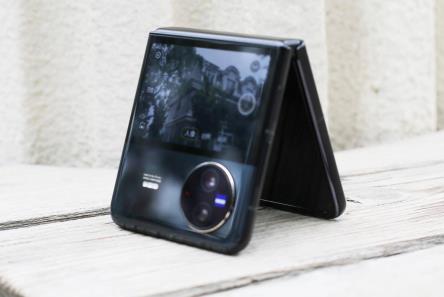 折叠屏手机的寿命一般多久？容易坏吗