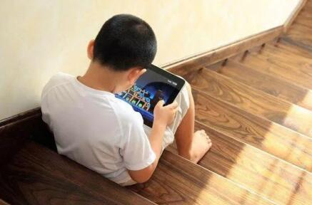 小孩玩游戏充值的钱怎么要回来，有哪些方法