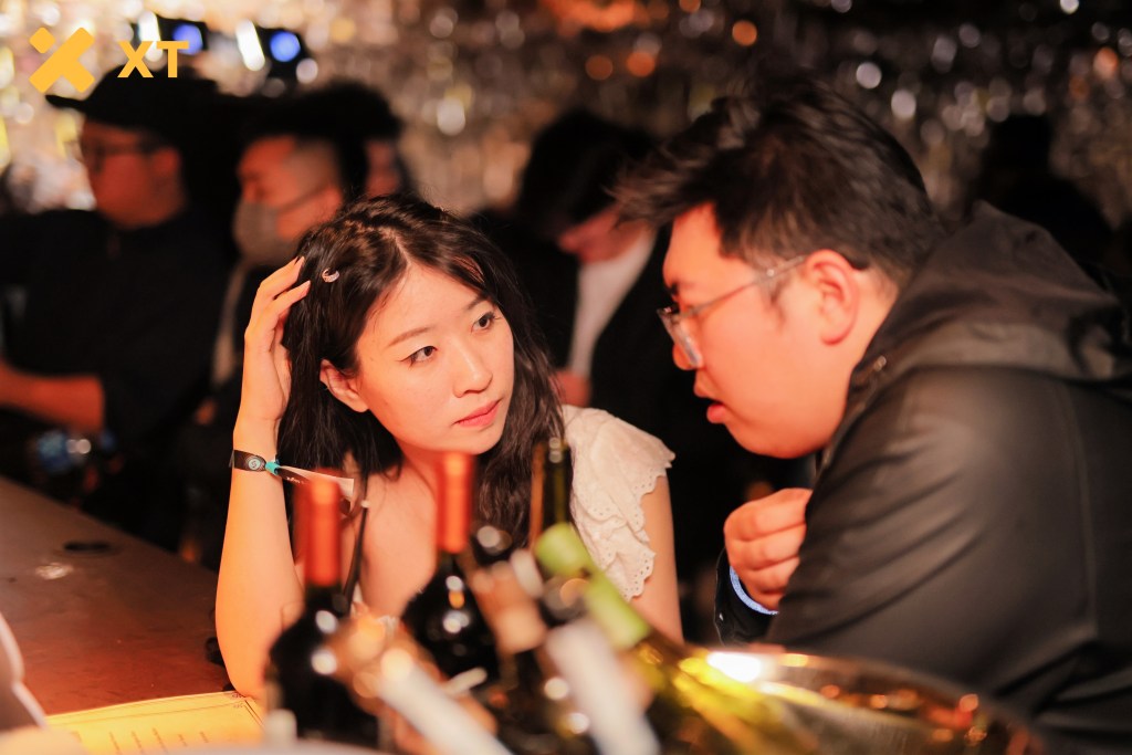 discussion-at-party-2