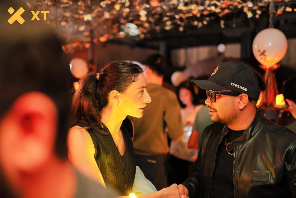 discussion-at-party-1