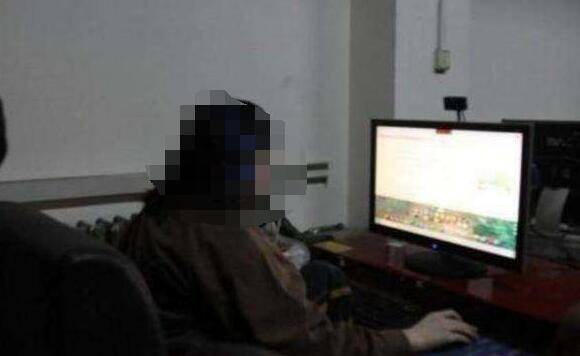 惊了！工厂主负债逃亡，靠玩游戏赚钱生活三年