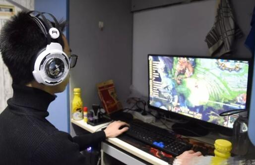 老公天天玩游戏妻子聪明的做法 老公天天玩游戏妻子聪明的做法