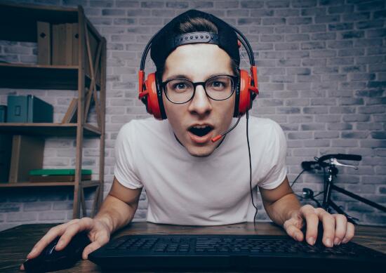 玩游戏！有人是为了泡妞！有人是为了过把瘾，你呢？