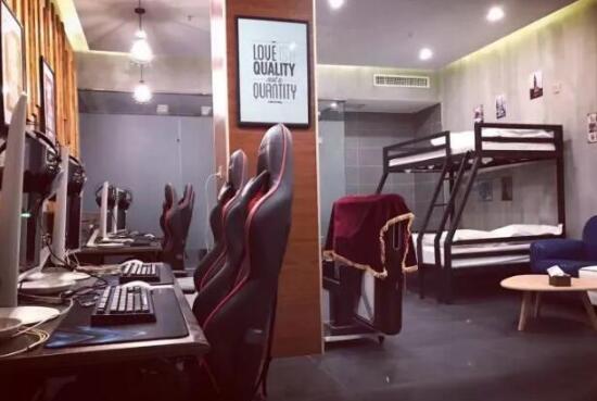 网咖、电竞馆都已经弱爆了，电竞酒店更受年轻人青睐