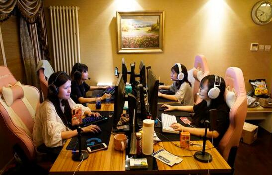 每天打游戏10小时以上!我是女生,更是职业玩家 每天打游戏10小时以上!我是女生,更是职业玩家