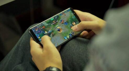 当一名王者荣耀职业选手怎么样，累不累？