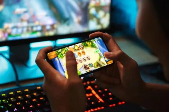 知乎！男生半夜和女生打游戏正常吗？