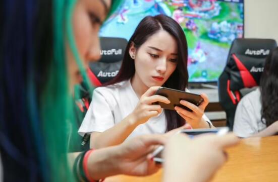 游戏陪玩师成为正规职业之一，有2-3千元收入