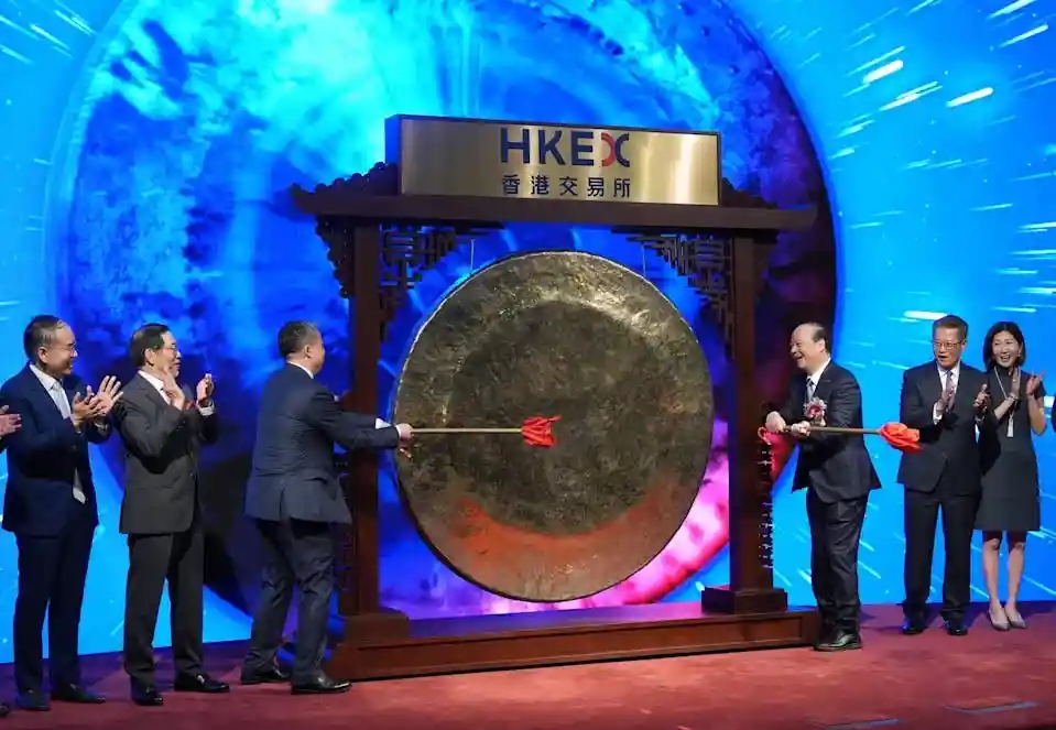 中國與美國的AI企業紛紛搶先上市，加密貨幣靜待機遇