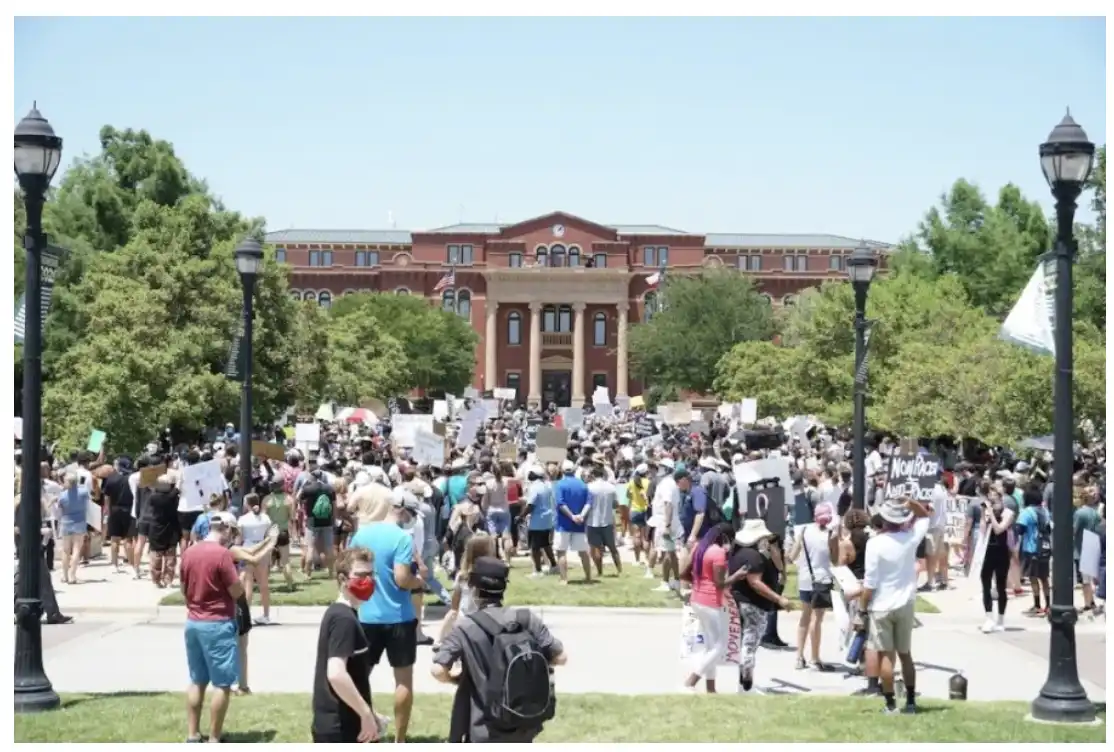 去中心化社交协议Nostr和Farcaster潜力及局限性对比