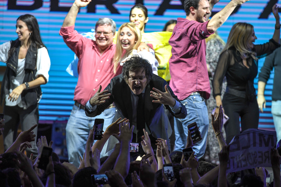 速览阿根廷新总统过往经历和主要观点：断绝父母关系、支持比特币