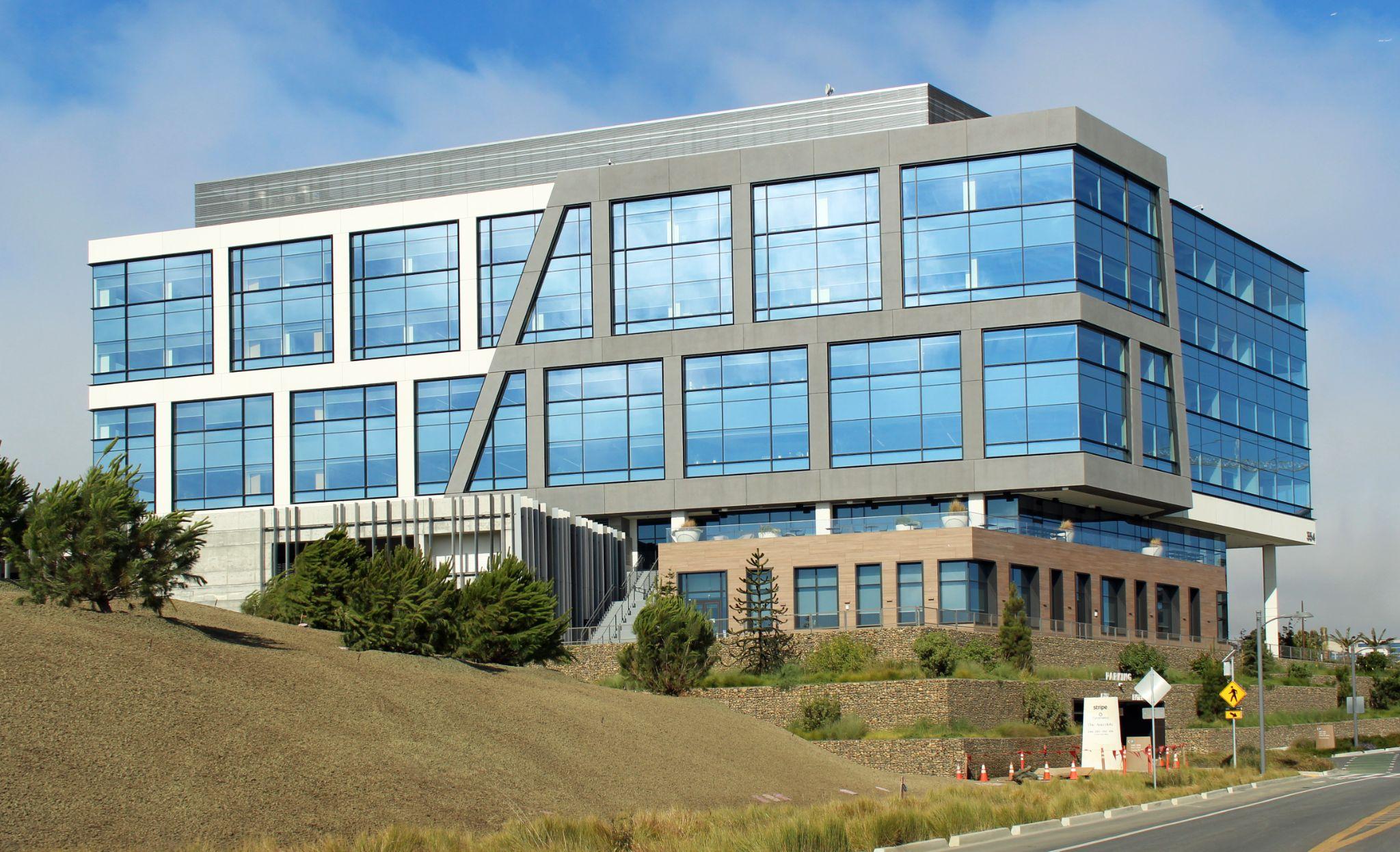 Stripe押注的未来商业：AI与稳定币共同驱动，推出“稳定币金融账户”和加密支付卡