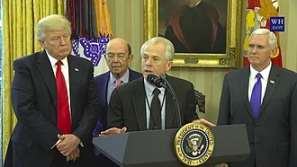 特朗普极端关税政策背后推手:“非主流”经济学家纳瓦罗