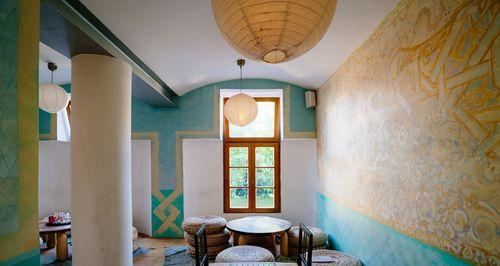 
                        游客旅馆逃生攻略（保护自己，应对紧急情况，安全离开）                    