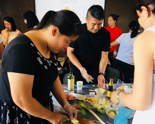 
                        《幻塔》游戏简易能量沙拉制作方法（健康营养，助力战斗！）                    